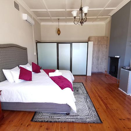 Lucolo Palace B&B Aliwal North Bagian luar foto