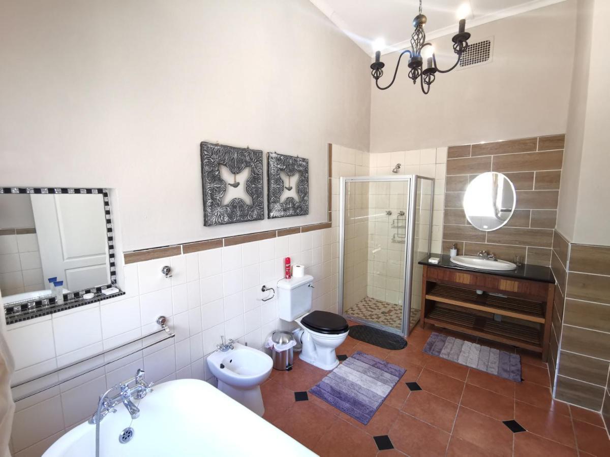 Lucolo Palace B&B Aliwal North Bagian luar foto