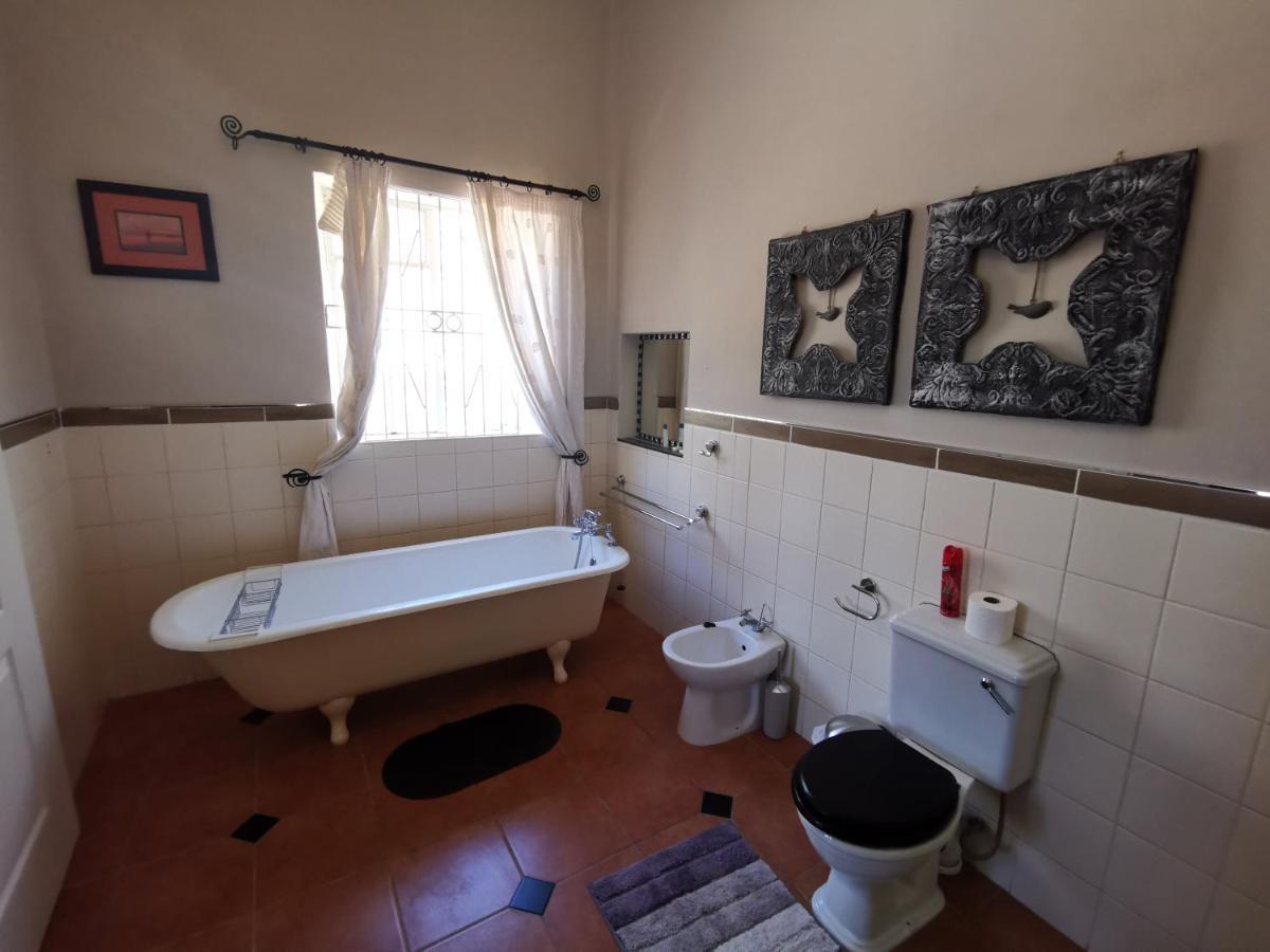 Lucolo Palace B&B Aliwal North Bagian luar foto