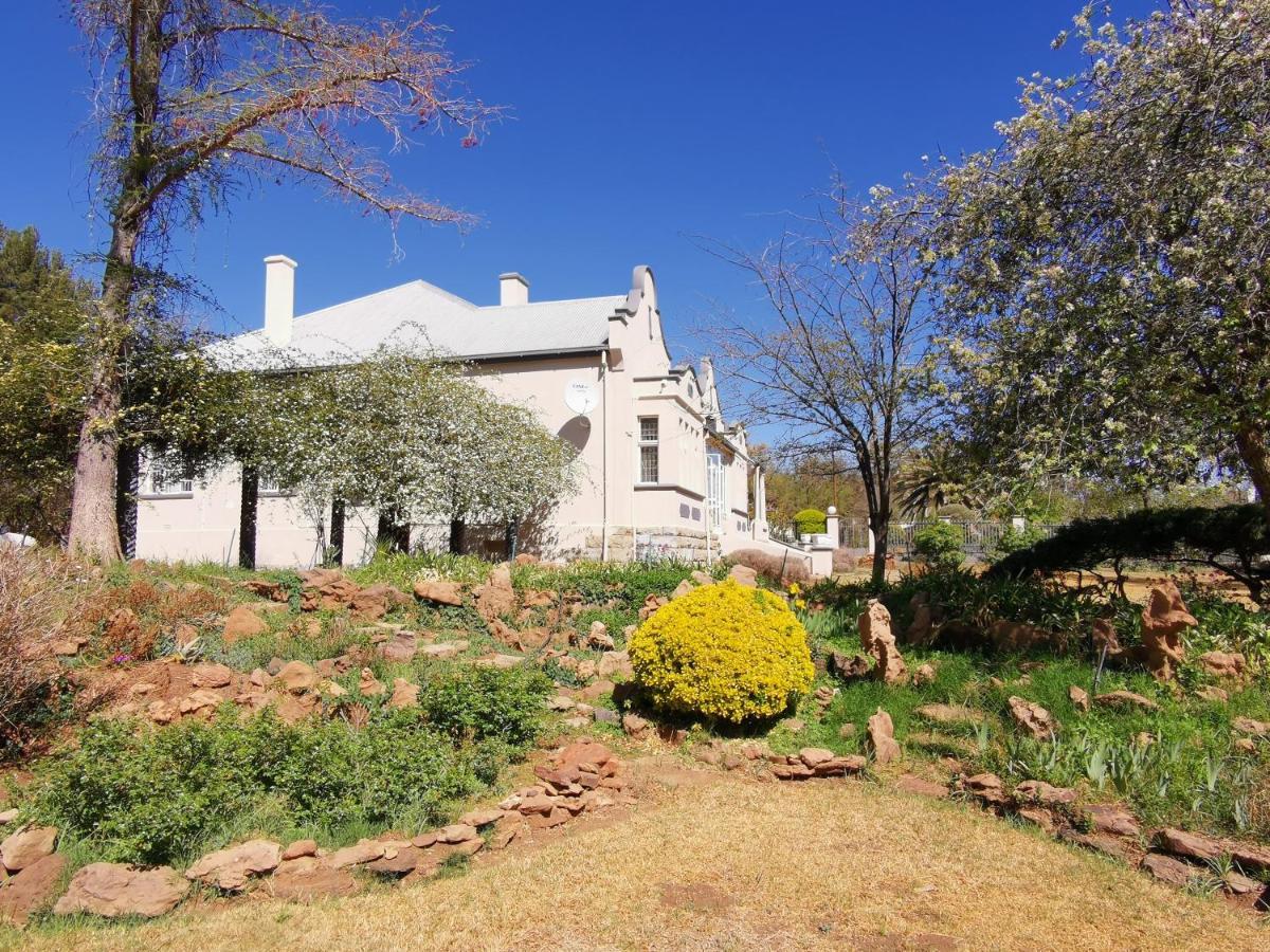 Lucolo Palace B&B Aliwal North Bagian luar foto
